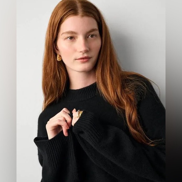 White + Warren Cashmere Cozy Crewneck, Black, Medium $500 - Picture 3 of 4